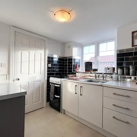 Spacious & Cosy, Short Stroll To The Centre Pickering