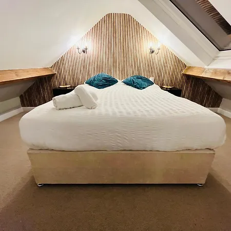 Spacious & Cosy, Short Stroll To The Centre * Pickering